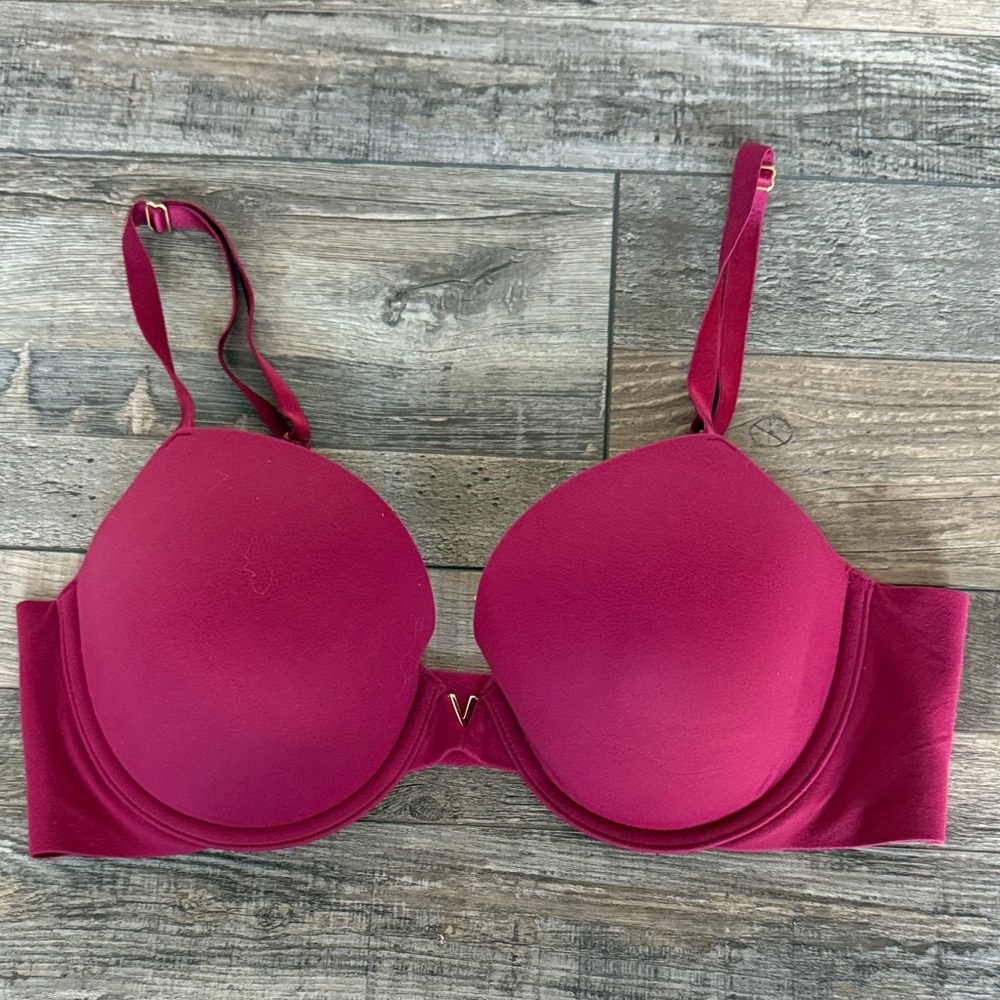 Women's Victoria Secret Underwire Bra like new 36c maroon